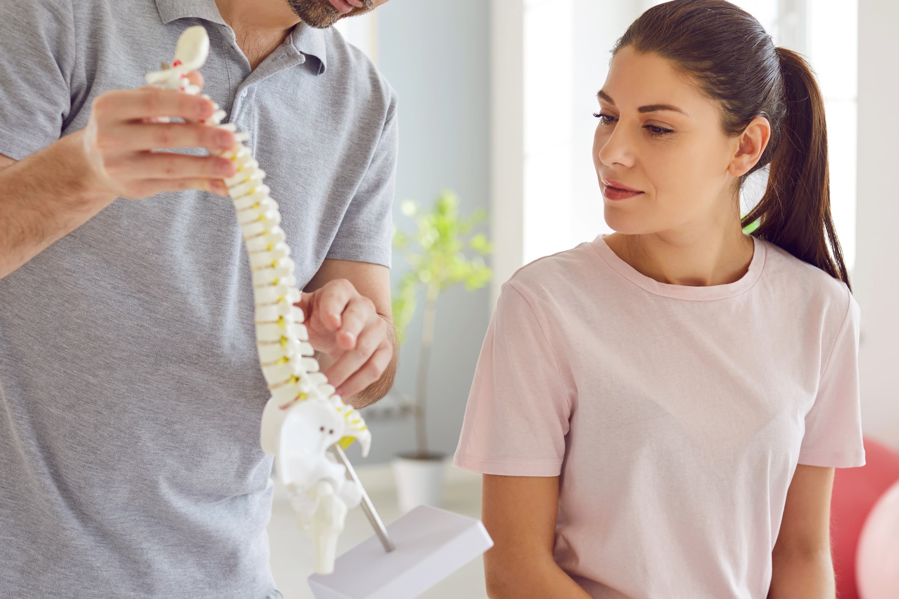 Trattamento manuale della zona lombare durante una seduta