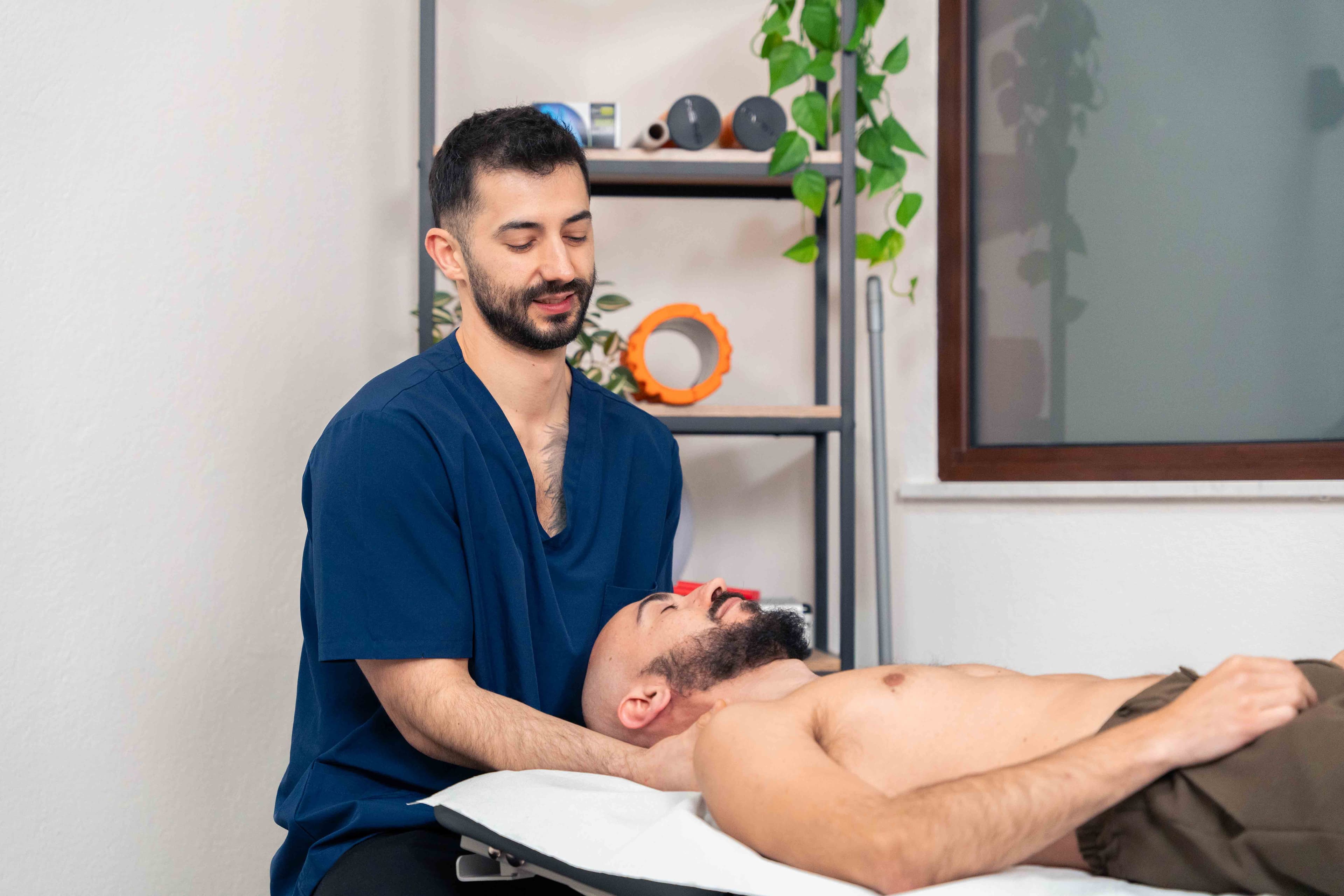 Trattamento cervicale manuale durante una seduta